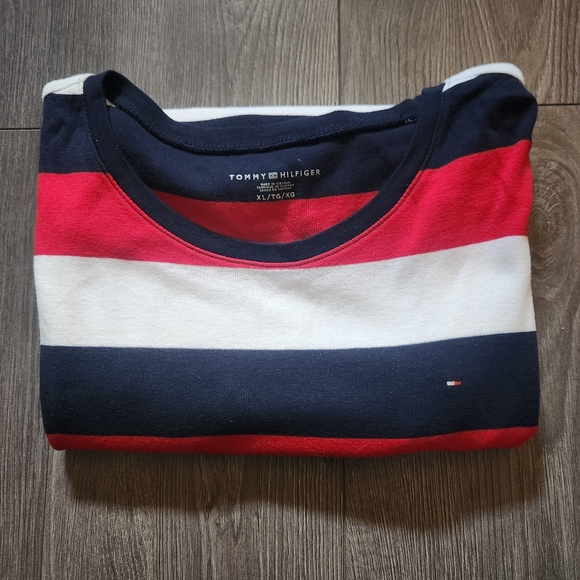 2/10$ 🩷 Tommy Hilfiger Red and Blue Long Sleeve - Picture 5 of 7
